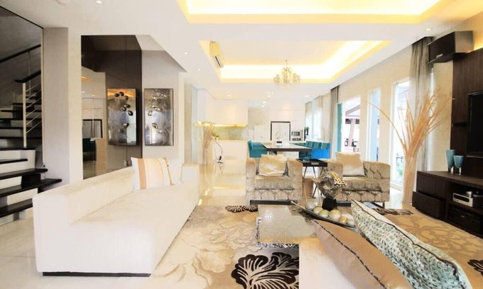 Cheras House | Chic 4BR Oasis with Gazebo, Your Dream Getaway