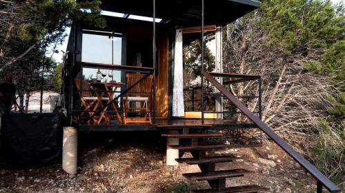 Kempner House | Chic and Elegant Tiny House with Fire Pit Lovely for Couples Getaways in Kempner, Texas
