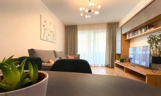 Brasov Apartment | Chic Apartment in Cosmopolit Residence w. Balcony