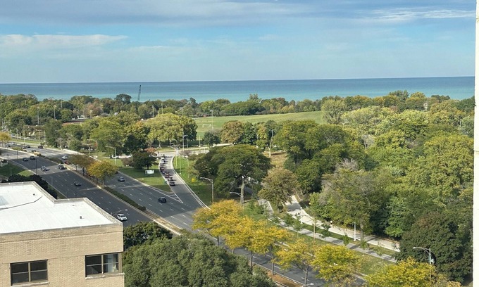 Uptown Apartment | Chic apartment in marvelous Chicago with WiFi, AC
