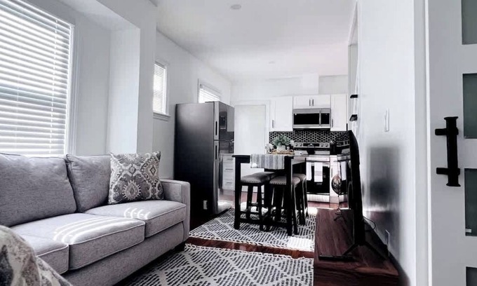 Riverside House | Chic City Guesthouse Getaway