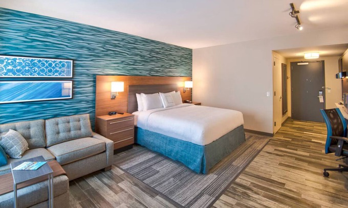 Flagami Hotel | Chic & Comfortable Stay | 3 Units | Pool | Spacious Suites
