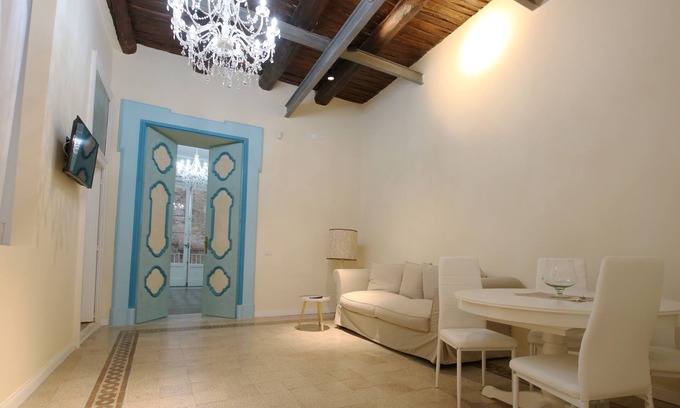 Naples City Centre Apartment | CHIC & COZY DUOMO184 Historic Center
