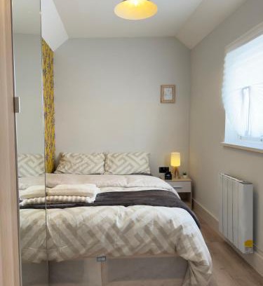 Wainscot House | Chic Cozy Room with PS5, Mini Bar & Shared Spaces