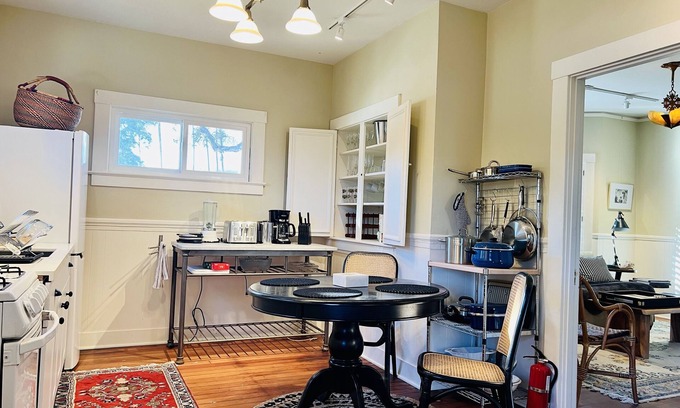 Santa Barbara House | Chic Downtown Retreat