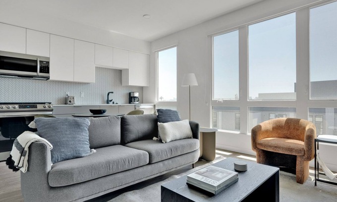 Emeryville Apartment | Chic Emeryville Studio w/Pool, Gym & W/D, walk to Safeway, by Blueground