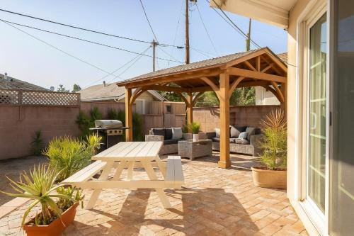 Sunset Park House | Chic Fullerton House - At Disneyland Area