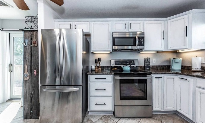 Clear Lake Shores House | Chic Kemah Retreat - Pet Friendly!