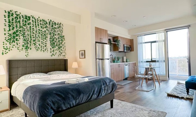 Wilshire Apartment | Chic Koreatown Studio with Gym, Parking, Washer/Dryer and Fast Wifi!