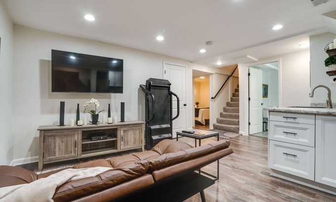 Ericsson Apartment | Chic Minneapolis Apt - 6 Blocks to Lake Nokomis!