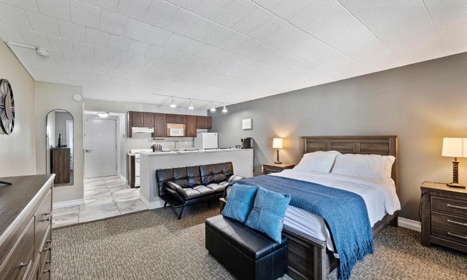 Town of Lloyd Apartment | Chic New York Studio with Kitchen