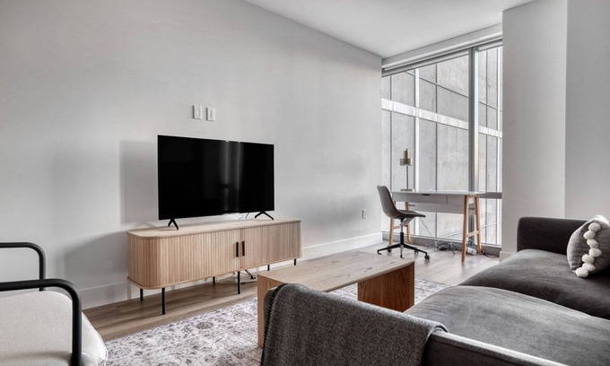 Downtown Oakland Apartment | Chic Oakland 1BR w/Gym, Pool & Coworking, walk to BART, by Blueground