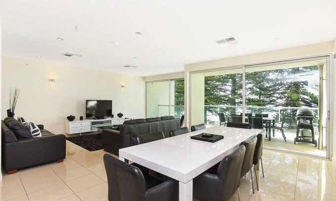 Victor Harbor Apartment | Chic Penthouse Apartment with Sea Views