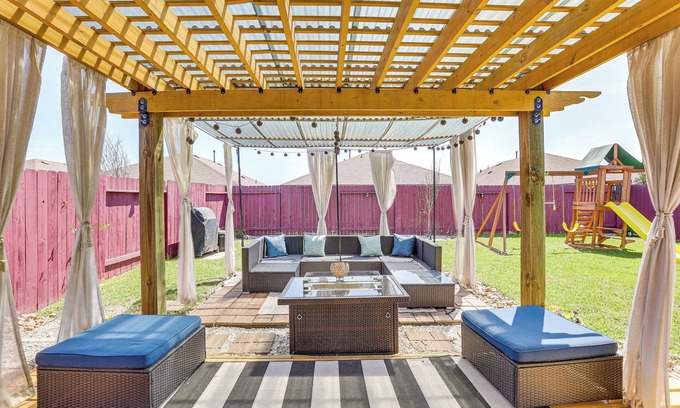 Katy House | Chic & Relaxing Katy Escape w/Community Pool!