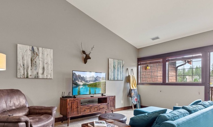 Coeur d'Alene Condo | Chic Riverstone Escape Near Shops & Lake!