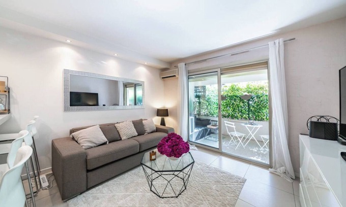 Carnot Apartment | Chic Studio 5 Minutes from Croisette - with large terrace and AC