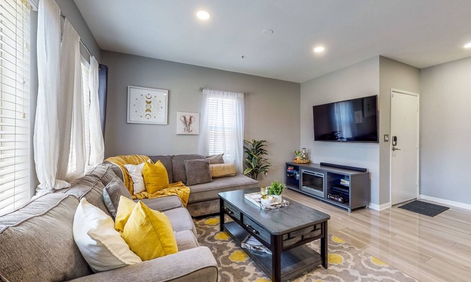 Los Angeles House | Chic Three-Tier Townhome in Gated Community - Near LAX, SoFi Stadium, DTLA
