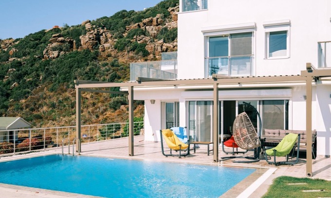 Gundogan Villa | Chic Villa w Patio Pool 3 min to Beach in Bodrum