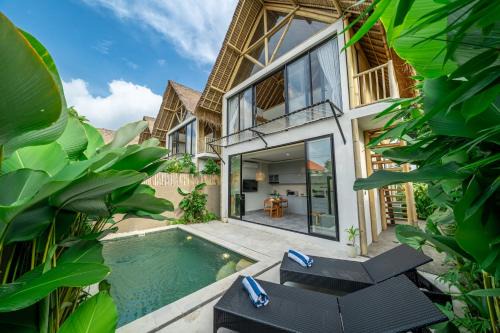 Pejeng Kawan Villa | Chic Villa with Private Pool - Ricefield Serenity