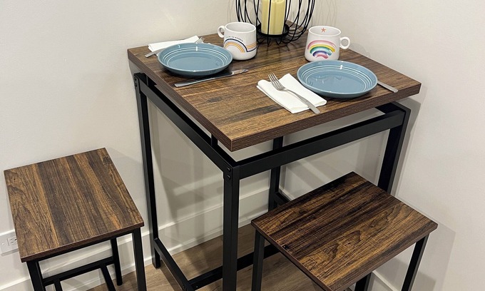 Woodlawn Apartment | Chicago 1-bedroom/1 Office apartment: welcoming Chicago with AC, onsite laundry