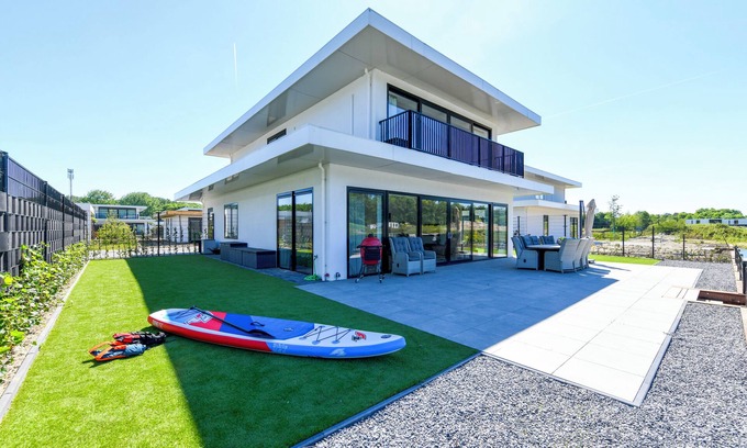 Zeewolde House | Child-friendly 8-person villa by the water with enclosed garden, private jetty, paddleboards and a charming garden with Kamado BBQ.