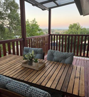 Childers House | Childers Charmer with Aircon, WIFI & modern luxuries