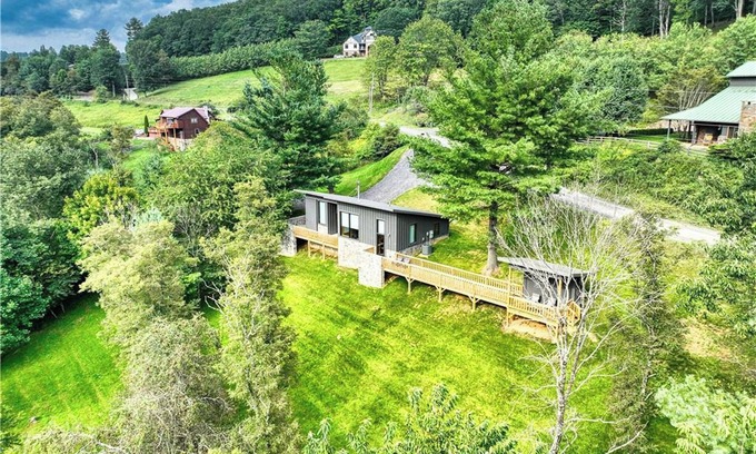 West Jefferson Cabin | Chilly Nights, Warm Memories @ Enchanted Escape