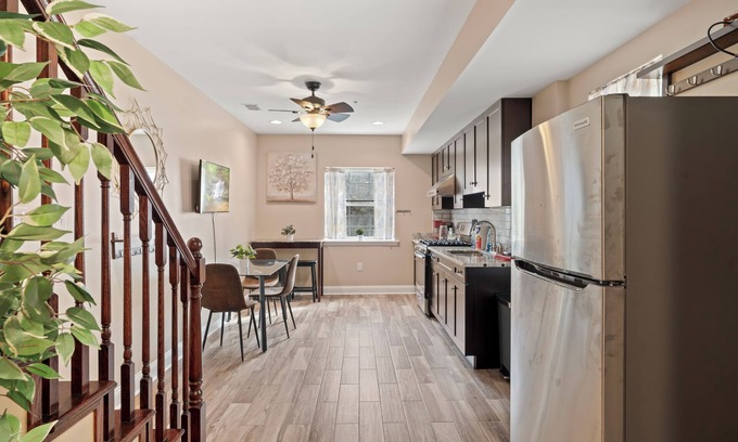 Chinatown Apartment | Chinatown Bi-Level 2BR Apartment + Basketball Court