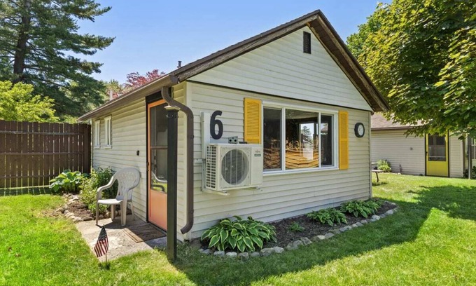 Chippewa Lake Cabin | Chippewa Bluffs Resort - 2BR 2BA Cabins