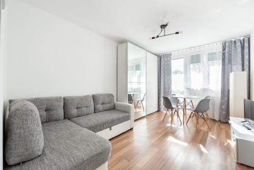 Targowek Apartment | Chodecka Homely Apartment by BookingHost
