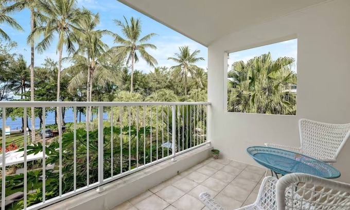 Palm Cove Apartment | Chrissy's Cozy Cove