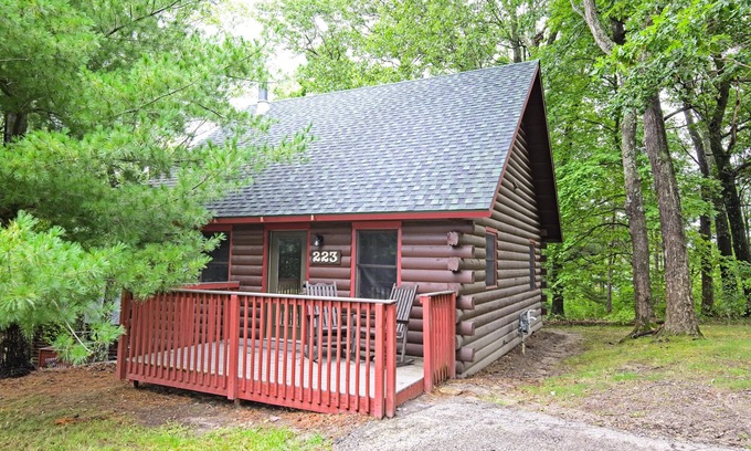 Wisconsin Dells Cabin | Christmas Mountain Village - Wisconsin Dells - 2 Bedroom Cabin