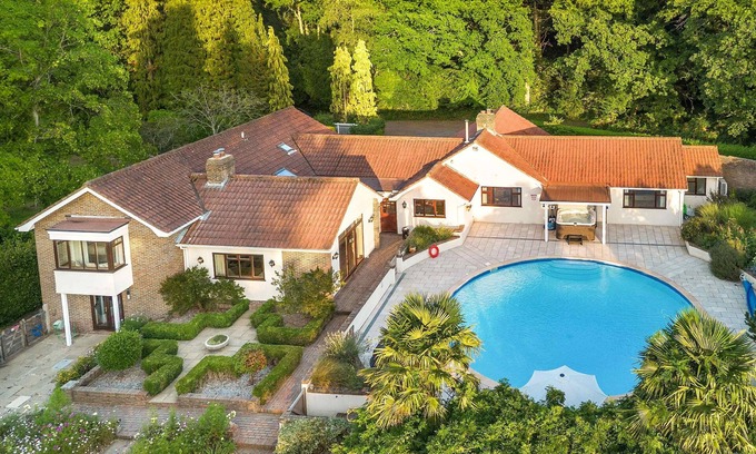 Scaynes Hill House | Churchill Country Retreat | By My Getaways