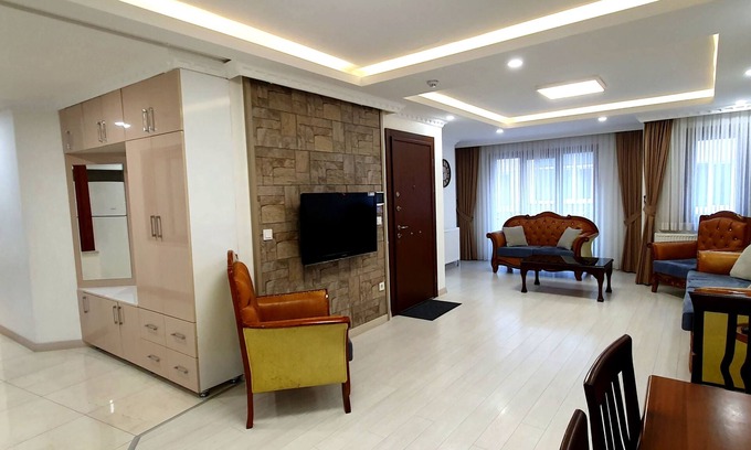 Cihangir Apartment | Cihangir Superior Living 3BR: Open Kitchen, 6 Guests, Public Transport Access