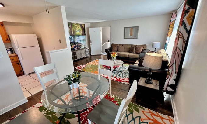 Westwood Apartment | CincyShortStays Sunrise Blossom 2 Bedroom Apartment 13 Minutes to Downtown