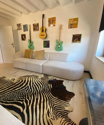 Mons Apartment | Cinestrings