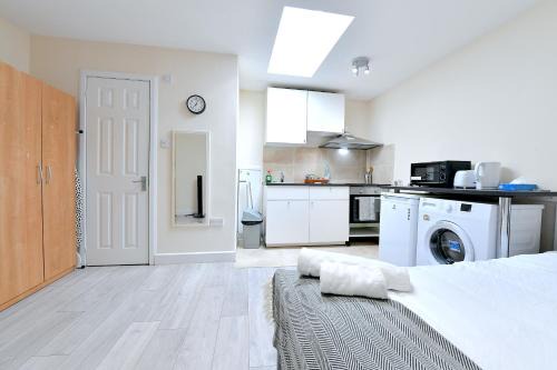 Tottenham Apartment | City Apartments near Seven Sisters