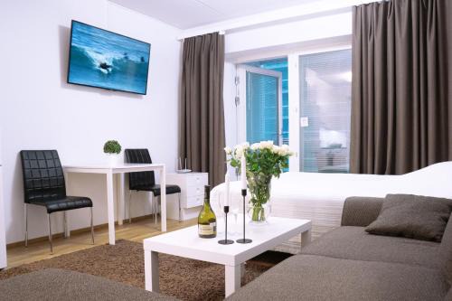 Oulu Apartment | City center 1R studio with perfect view, parking