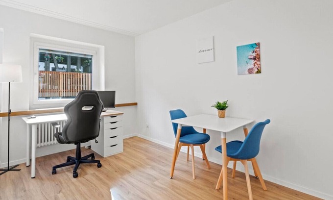 Winterthur Apartment | City Center Twin Bed Workplace Washer