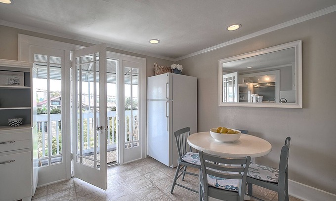 Fremont Apartment | City Haven: Blocks to Zoo, Steps to Downtown Express Bus