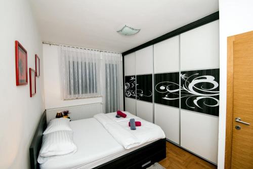 Osijek Apartment | City Osijek, CENTAR, SELF CHECK IN, free private parking