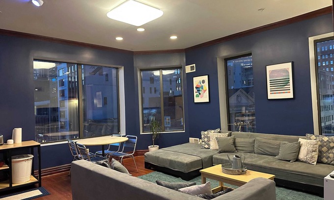 Downtown Pittsburgh Apartment | City Sights | 2 Queen Beds | Downtown Apt