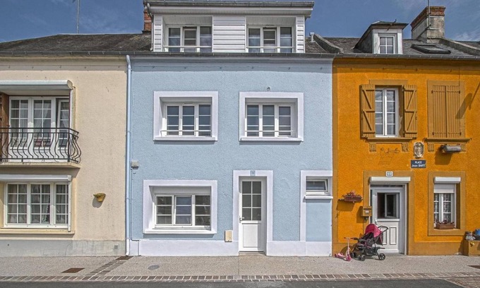 Isigny-sur-Mer House | City View Family Retreat