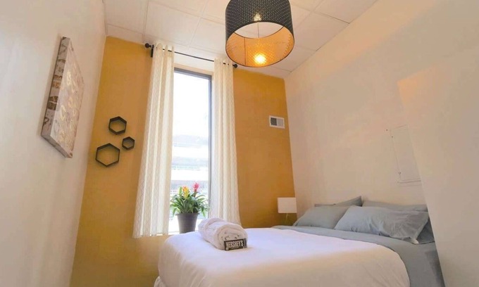 Downtown Pittsburgh Apartment | City Views | Downtown Apt | Walk Everywhere