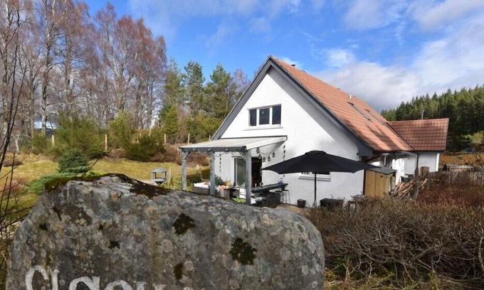 Alvie Cottage | CLACH MHOR AND ANNEX, pet friendly, with open fire in Aviemore