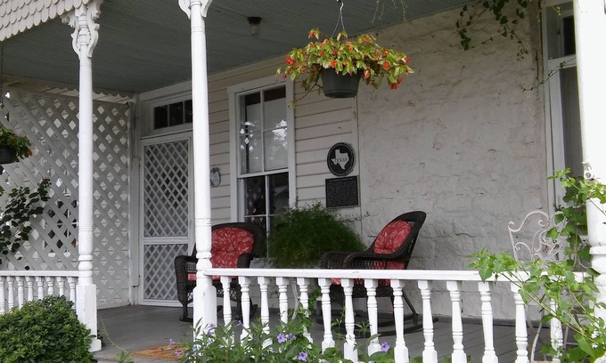 Dripping Springs Bed & Breakfast | Clara's house at Homestead B&B