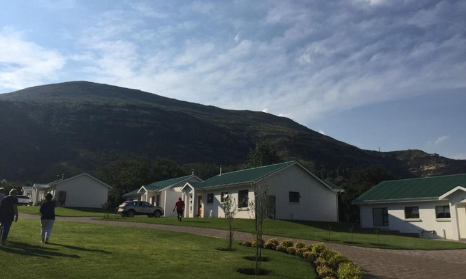 Clarens Apartment | Clarens place Paddocks 19