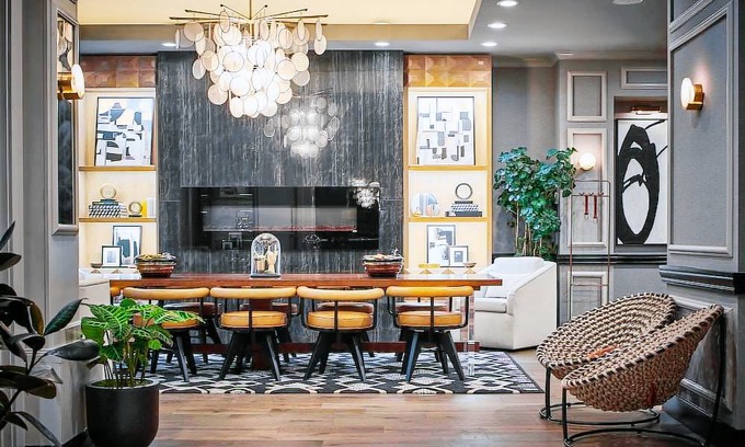 Gold Coast Hotel | Claridge House