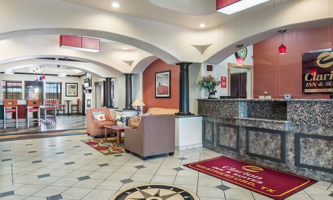 Weatherford Hotel | Clarion Inn & Suites Weatherford South