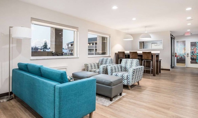 East Lansing Hotel | Clarion Pointe East Lansing University Area